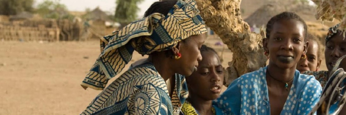 Women working together. Ariadne Van Zanderbergen / Alamy Stock Photo Women working together. Ariadne Van Zanderbergen / Alamy Stock Photo
