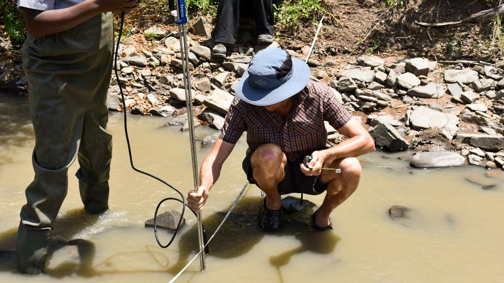 Dr. Bennie van der Waal of the IHE Delft team takes a discharge, or flow, measurement in the Mara River. Photo by Gerald Itimbula.